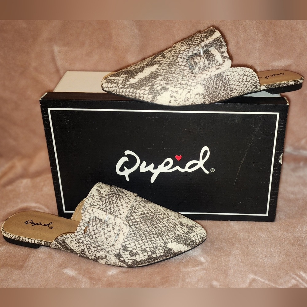 WOMENS SNAKE FLAT